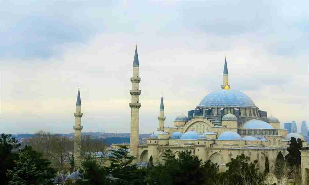 Unveiling the Spiritual Splendor of Istanbul’s Famous Mosques