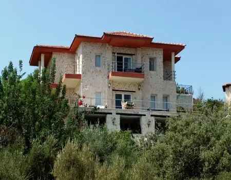 Villa for sale in Kas Peninsula with Large Plot of Land 